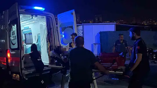 Kayseri'de parkta bıçaklı kavga: 1'i ağır, 3 yaralı