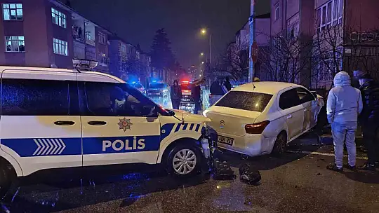 Kayseri'de polis aracı ile otomobil çarpıştı: 1 yaralı