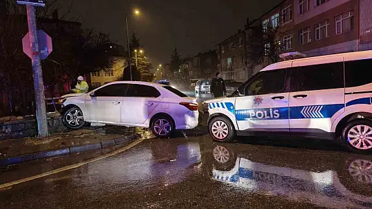 Kayseri'de polis aracı ile otomobil çarpıştı: 1 yaralı