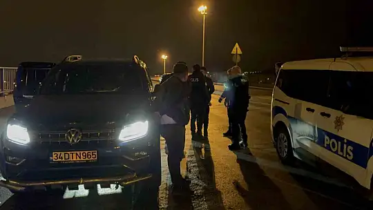Kayseri'de polis ekiplerinden kaçan 2 alkollü sürücüye 920 bin TL idari para cezası yazıldı
