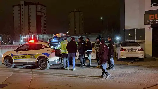 Kayseri'de polis ekiplerinden kaçan 2 alkollü sürücüye 920 bin TL idari para cezası yazıldı