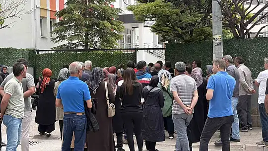 Kayseri'de polis geç kalan adayları sınava yetiştirmek için seferber oldu