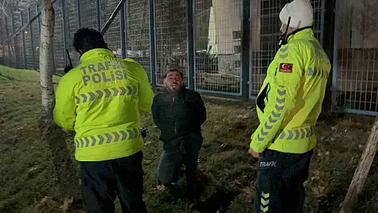 Kayseri'de polisin 'dur' ihtarına uymayarak, kaçan alkollü sürücü alkometreyi üflemek için direndi
