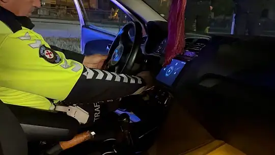 Kayseri'de polisin durdurduğu alkollü sürücü 40 bin TL cezayı mutlulukla karşıladı