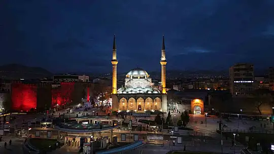 Kayseri'de Ramazan, ışık ve renk şöleni ile karşılandı