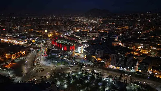 Kayseri'de Ramazan, ışık ve renk şöleni ile karşılandı