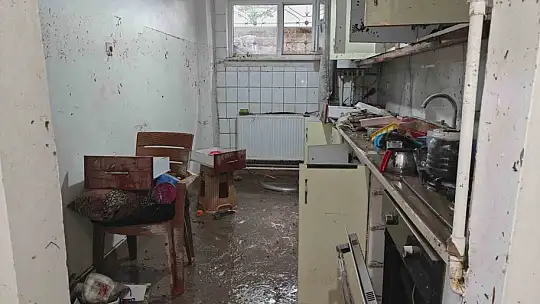 Kayseri'de sağanak yağışta evini su basan vatandaş: 'Canımızı zor kurtardık'