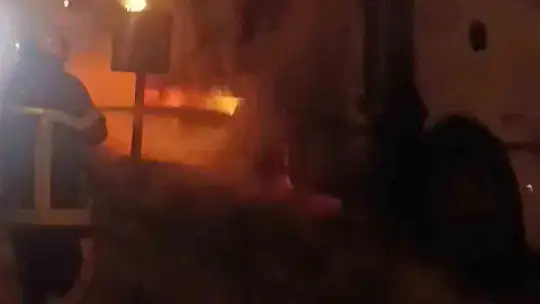 Kayseri'de sebze ve meyve yüklü kamyon alevlere teslim oldu