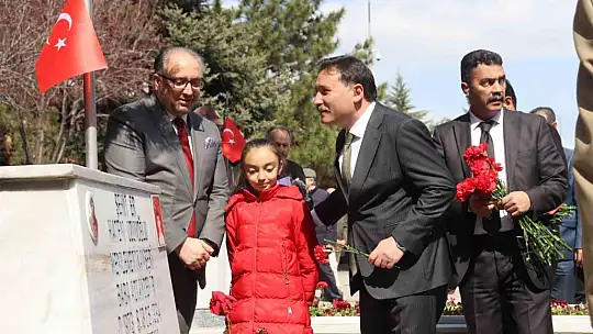 Kayseri'de şehitler mezarları başında anıldı