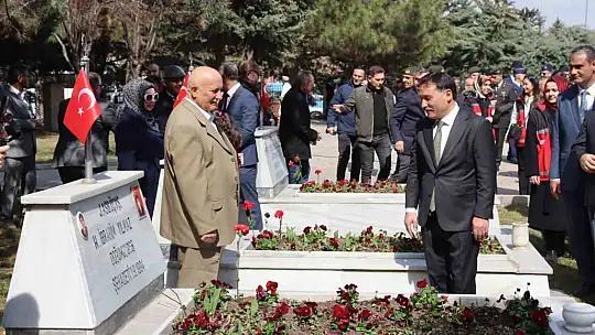Kayseri'de şehitler mezarları başında anıldı