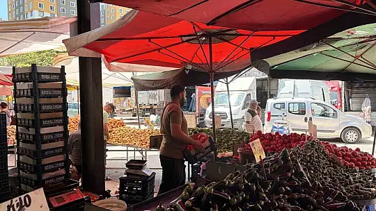 Kayseri'de semt pazarlarındaki fiyatlar yüz güldürüyor