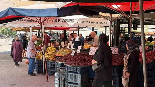 Kayseri'de semt pazarlarındaki fiyatlar yüz güldürüyor