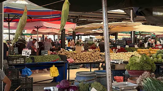 Kayseri'de semt pazarlarındaki fiyatlar yüz güldürüyor