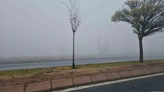 Kayseri'de sis görüş mesafesini düşürdü