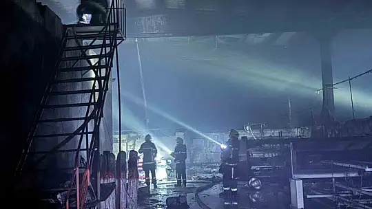 Kayseri'de sünger fabrikasında yangın