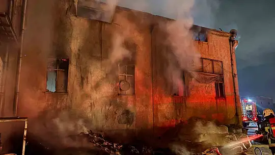 Kayseri'de sünger fabrikasında yangın