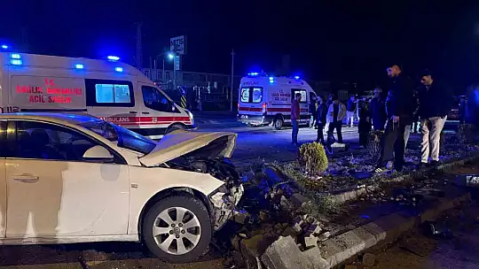 Kayseri'de SUV araç ile otomobil çarpıştı: 3'ü ağır 4 yaralı