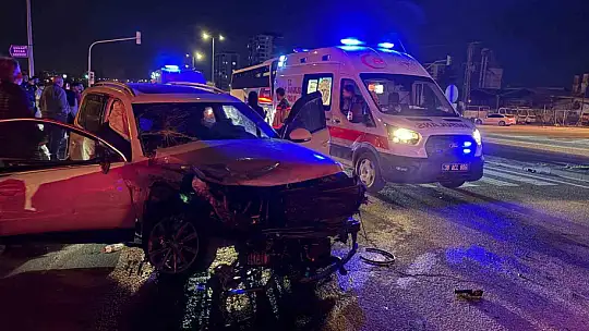 Kayseri'de SUV araç ile otomobil çarpıştı: 3'ü ağır 4 yaralı