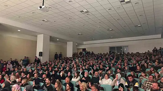 Kayseri'de Talha Bora Öge konserine yoğun ilgi