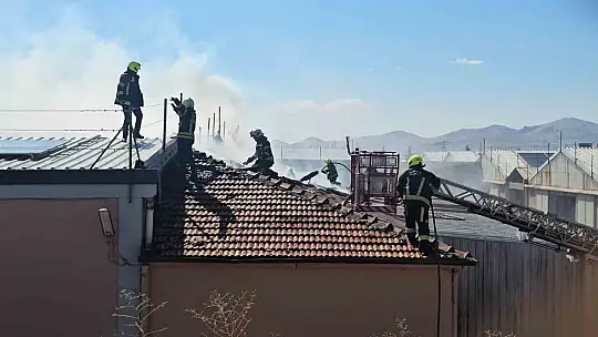 Kayseri'de tekstil fabrikasının deposunda yangın