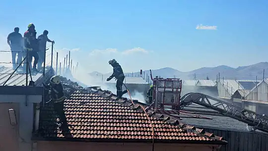 Kayseri'de tekstil fabrikasının deposunda yangın