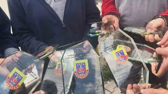 Kayseri'de Tertemiz Yarınlar'ın şampiyonu Tomarza Atatürk Ortaokulu oldu