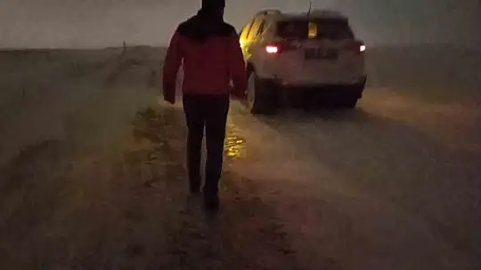 Kayseri'de tipi nedeniyle yolda mahsur kalan 100'ü aşkın vatandaş kurtarıldı