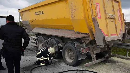 Kayseri'de tırın lastiklerinde çıkan yangın büyümeden söndürüldü