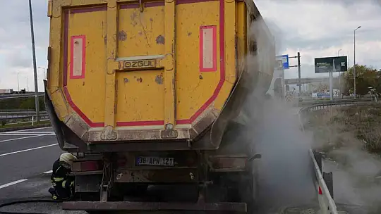 Kayseri'de tırın lastiklerinde çıkan yangın büyümeden söndürüldü