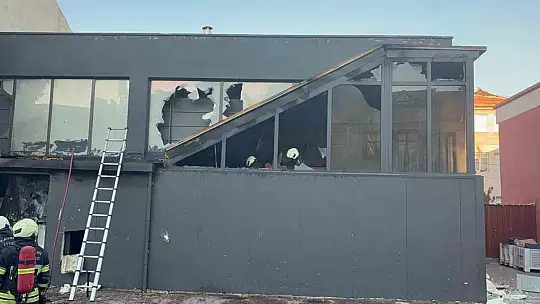 Kayseri'de yangın depoyu küle çevirdi