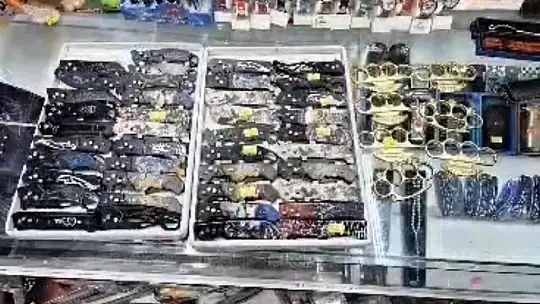 Kayseri'de yasaklı bıçak operasyonu: Çok sayıda sustalı ve muşta ele geçirildi