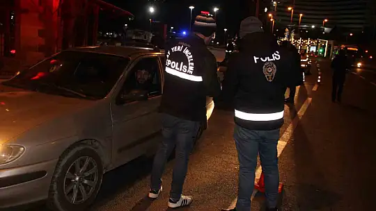 Kayseri'de yılbaşında araç ve yayalar denetlendi