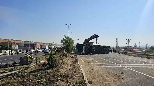 Kayseri'de yolcu otobüsü devrildi: Çok sayıda yaralı var