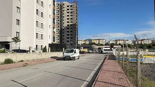 Kayseri'de yük asansöründeki mermer işçinin başına düştü