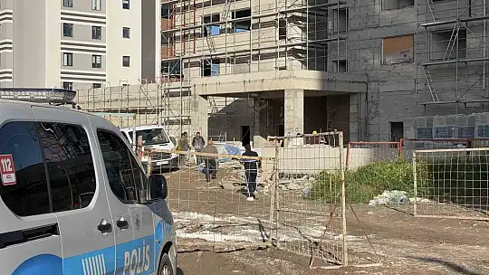 Kayseri'de yük asansöründeki mermer işçinin başına düştü