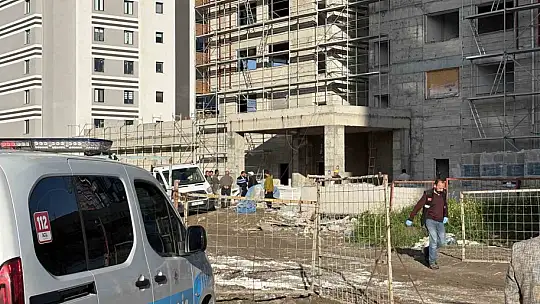 Kayseri'de yük asansöründeki mermer işçinin başına düştü