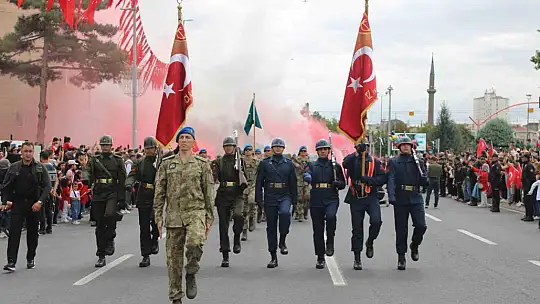 Kayseri'de Zafer Bayramı coşkuyla kutlandı