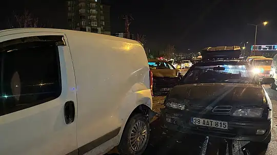 Kayseri'de zincirleme kaza: 1 yaralı