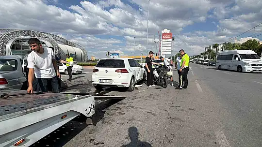 Kayseri'de zincirleme kazada otomobil kağıt gibi ezildi: 5 yaralı