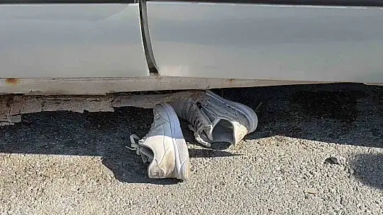 Kayseri'de zincirleme kazada otomobil kağıt gibi ezildi: 5 yaralı