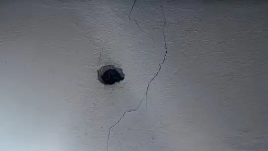 Kayseri'deki depremde bazı evlerde hasar oluştu