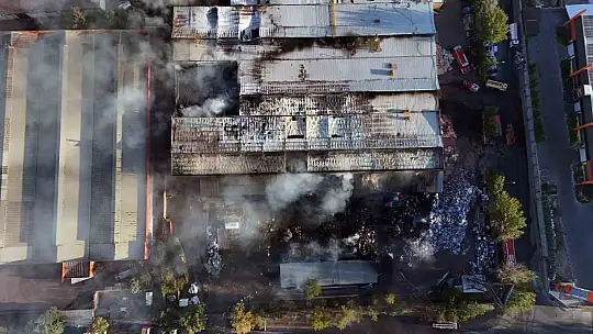 Kayseri'deki fabrika yangınına 94 araç 12 iş makinesi müdahale etti