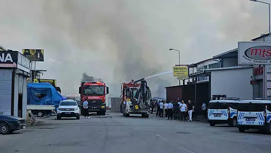 Kayseri'deki hurda yangını 2 saatte söndürüldü