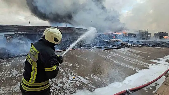 Kayseri'deki hurda yangını 2 saatte söndürüldü