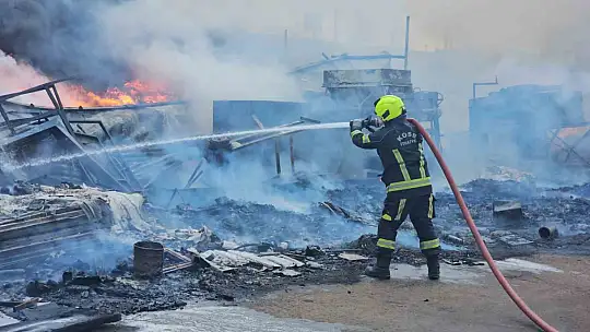 Kayseri'deki hurda yangını 2 saatte söndürüldü