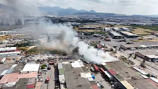 Kayseri'deki hurda yangını 2 saatte söndürüldü