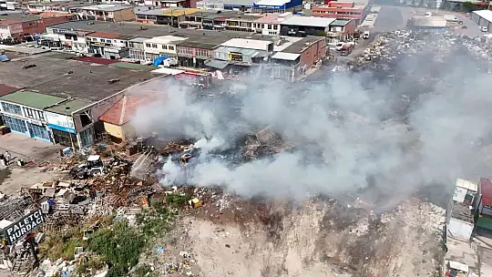 Kayseri'deki hurda yangını 2 saatte söndürüldü