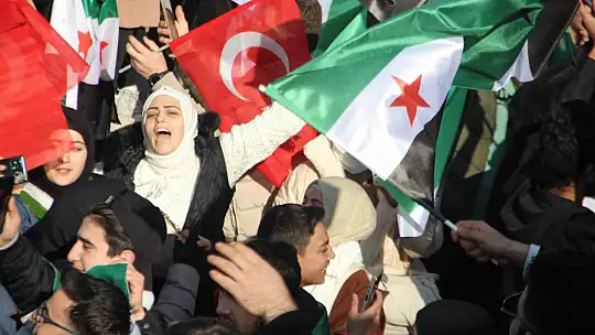 Kayseri'deki Suriyeliler özgürlüğü kutluyor