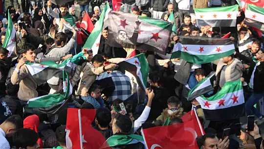 Kayseri'deki Suriyeliler özgürlüğü kutluyor