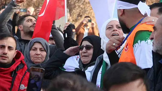 Kayseri'deki Suriyeliler özgürlüğü kutluyor